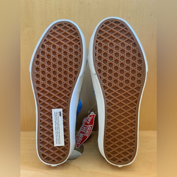 Vans - Picture 9 of 15